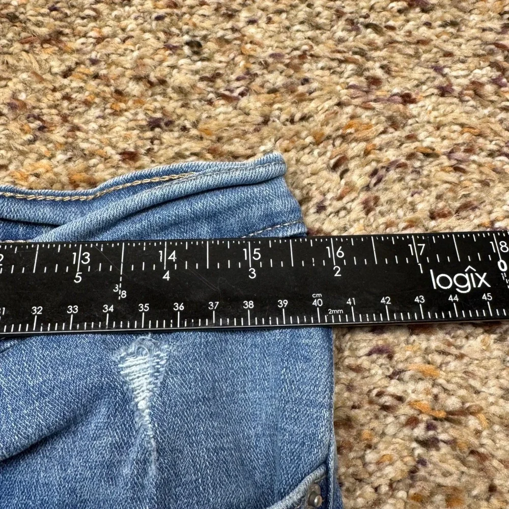 Levis Womens Blue Distressed Denim Bermuda‎ Shorts Size 31 Mid Rise Stretch